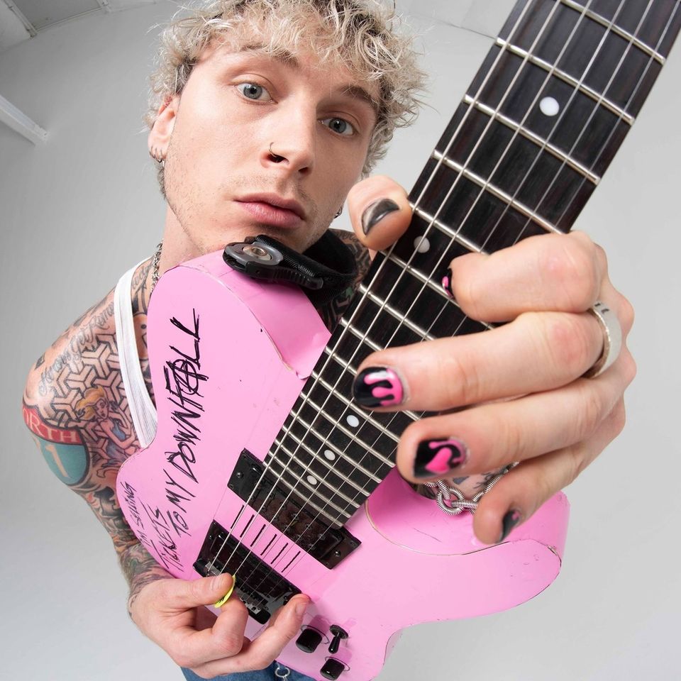 Machine Gun Kelly teaser de "Downfalls High" ! News RockUrLife