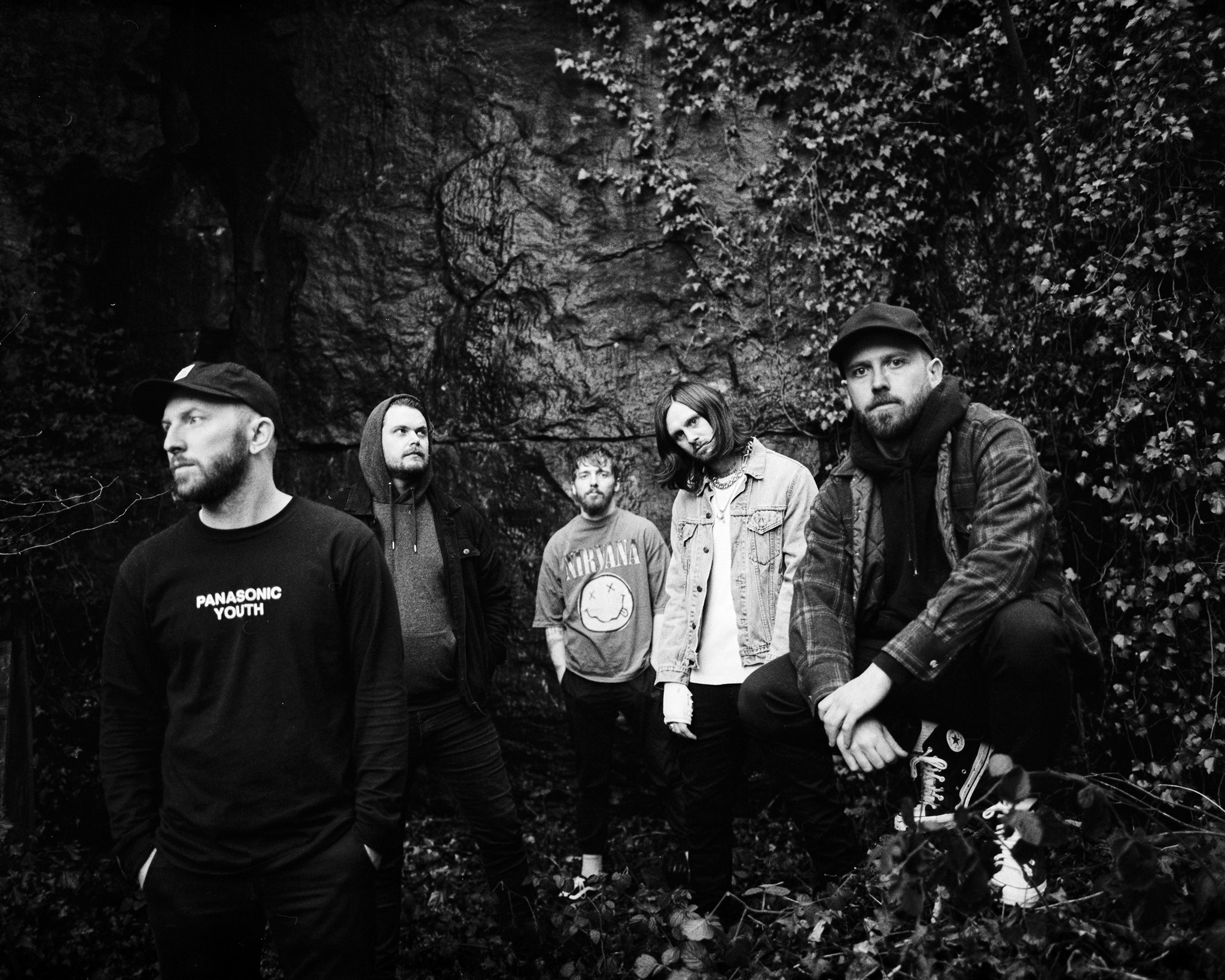 Группа while she sleeps. While she sleeps logo. While she sleeping. Группа while she sleeps. While группа.