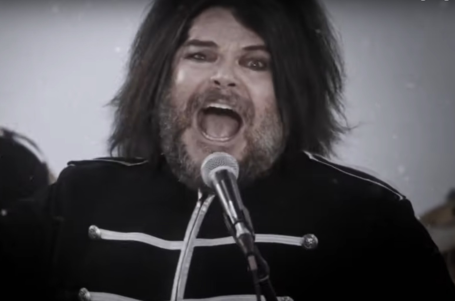 Jack Black revisite My Chemical Romance dans un sketch gothico